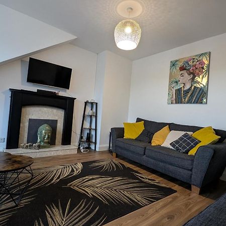 Lovely 2 Bedroom Apartment In Central Location Greenock Buitenkant foto