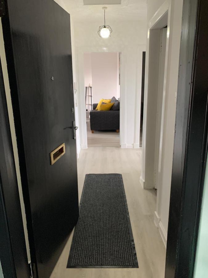 Lovely 2 Bedroom Apartment In Central Location Greenock Buitenkant foto