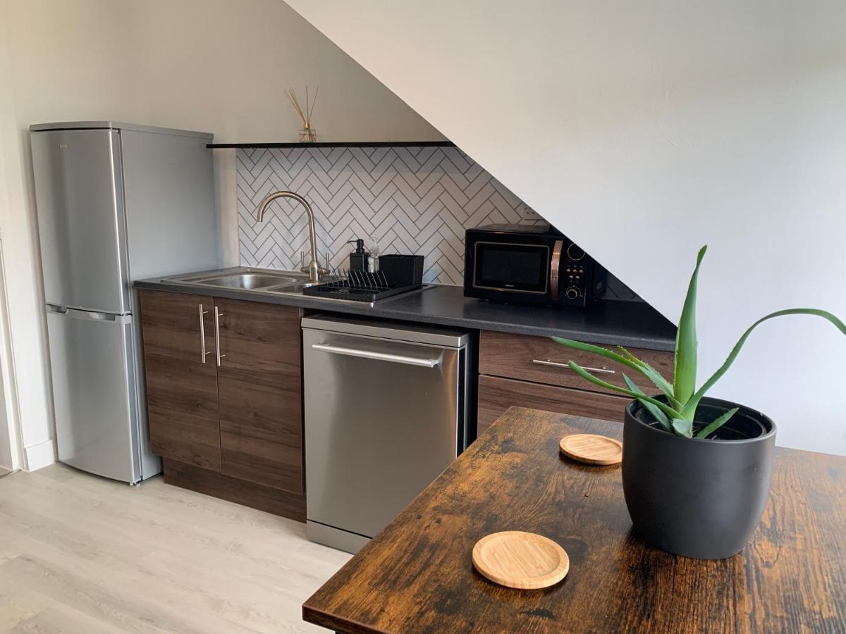 Lovely 2 Bedroom Apartment In Central Location Greenock Buitenkant foto