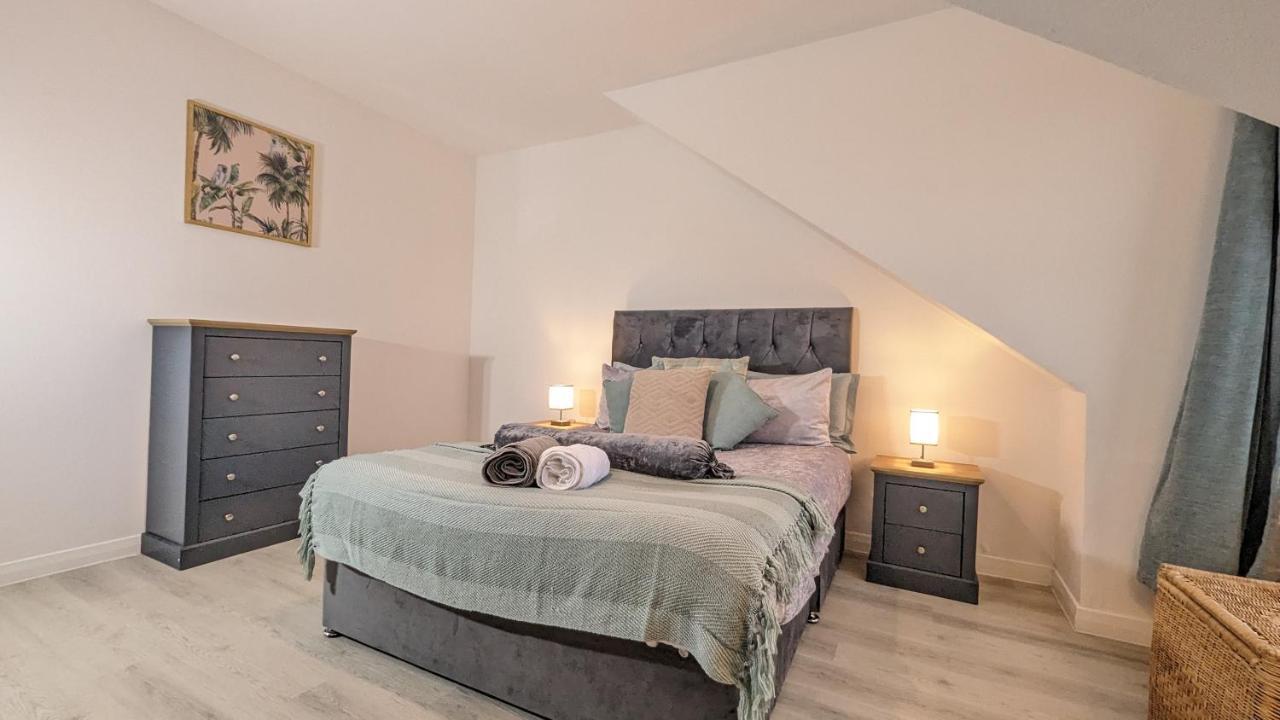 Lovely 2 Bedroom Apartment In Central Location Greenock Buitenkant foto