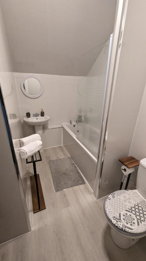 Lovely 2 Bedroom Apartment In Central Location Greenock Buitenkant foto