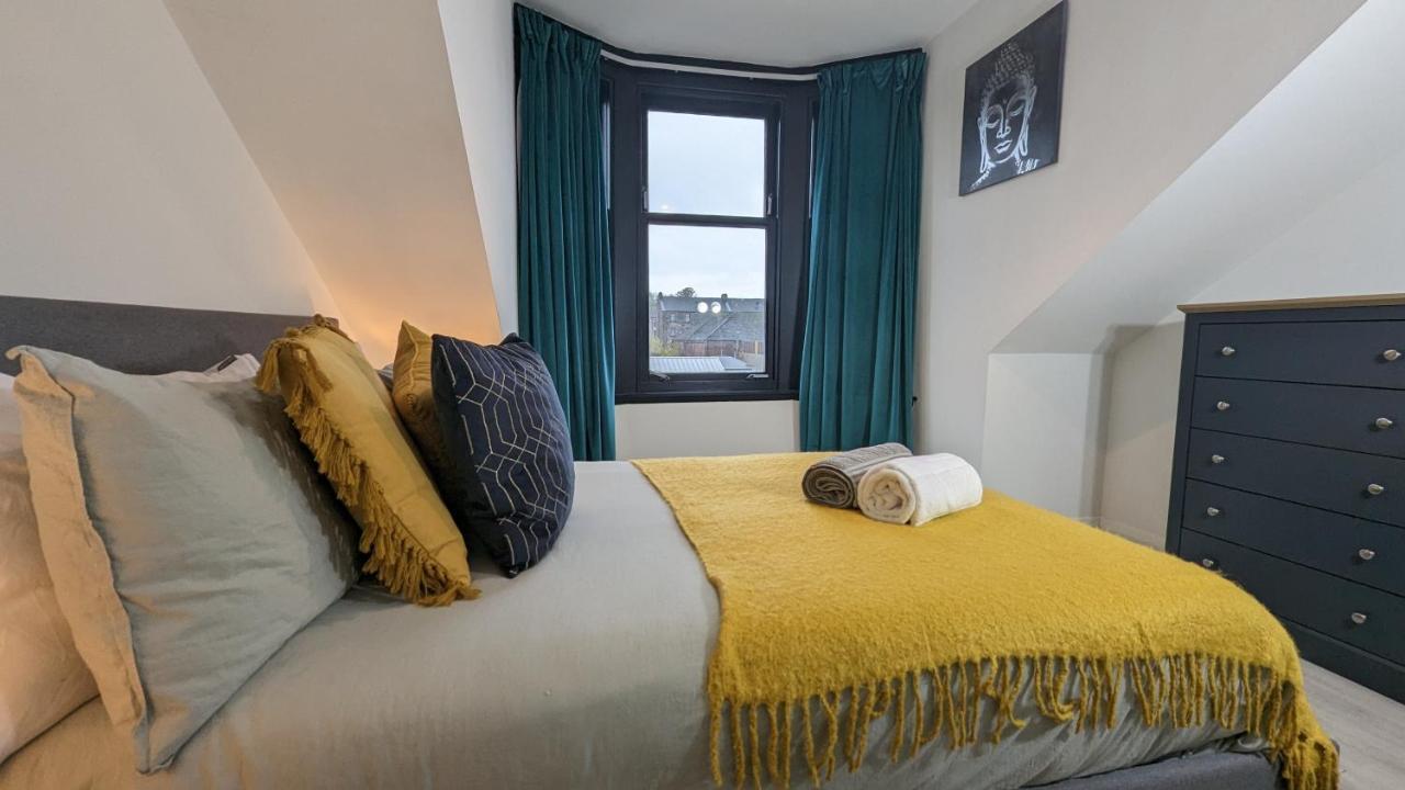 Lovely 2 Bedroom Apartment In Central Location Greenock Buitenkant foto