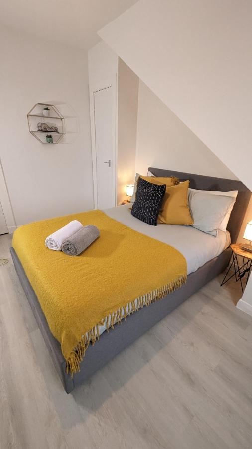 Lovely 2 Bedroom Apartment In Central Location Greenock Buitenkant foto