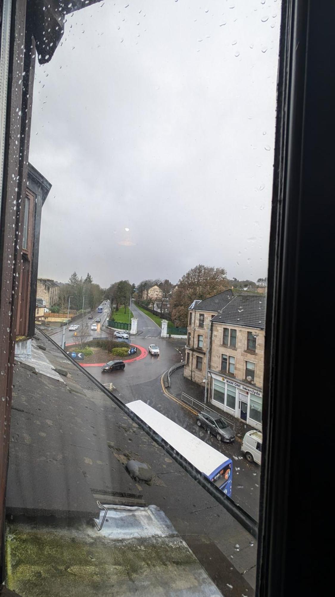 Lovely 2 Bedroom Apartment In Central Location Greenock Buitenkant foto