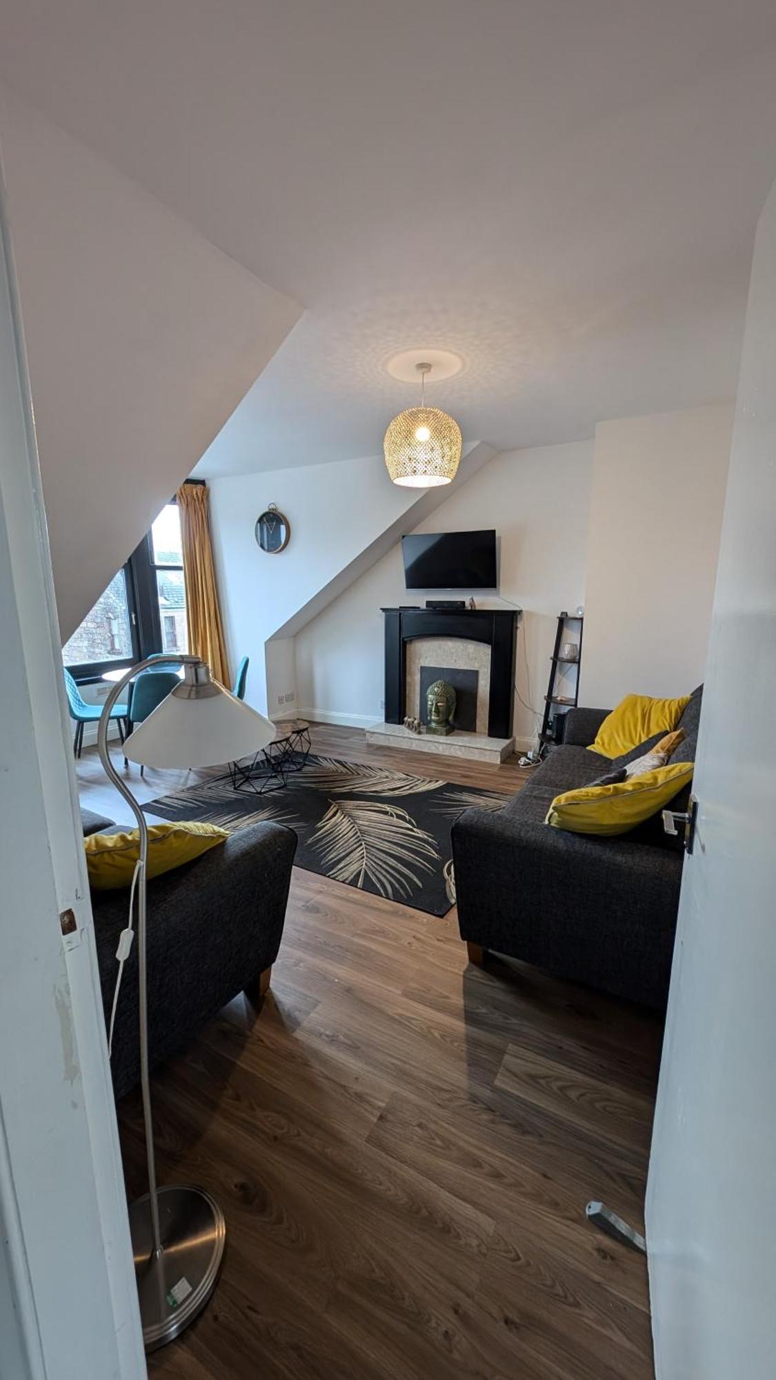 Lovely 2 Bedroom Apartment In Central Location Greenock Buitenkant foto