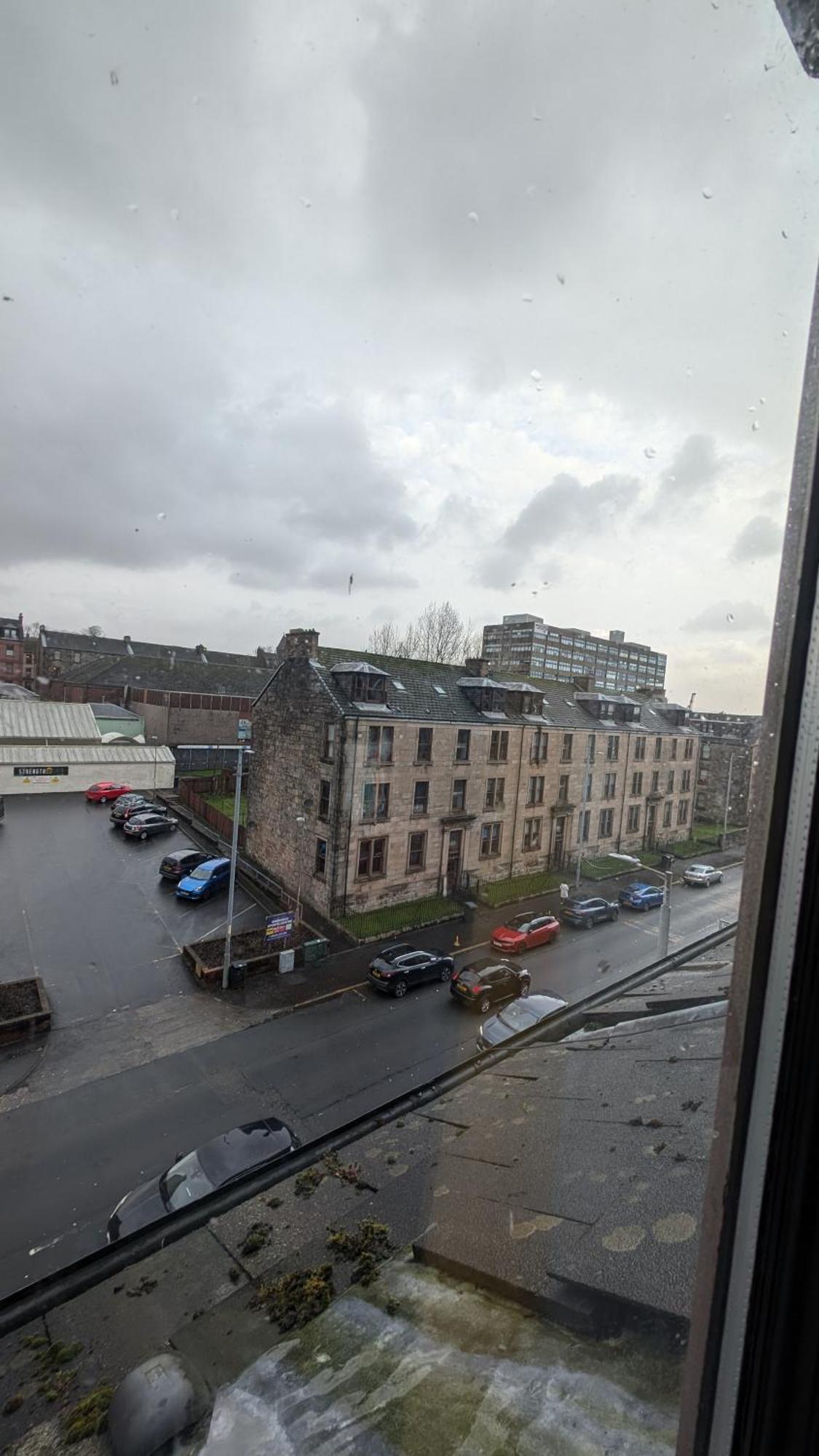 Lovely 2 Bedroom Apartment In Central Location Greenock Buitenkant foto